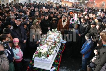 Sorina Florinela Ferari a fost condusă, ieri, pe ultimul drum, de familie, prieteni și apropiați