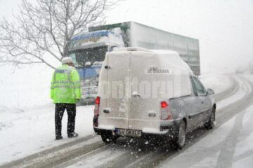 Obligația anvelopelor de iarnă va fi valabilă de la începutul lunii noiembrie, pentru trasee dificile
