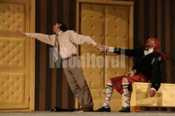 Două ore de teatru: Aplauze și bună dispoziție, la „O noapte nebună, nebună”