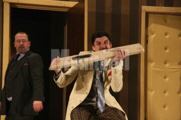 Două ore de teatru: Aplauze și bună dispoziție, la „O noapte nebună, nebună”