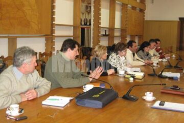 Flutur s-a întâlnit ieri la Consiliul Județean Suceava cu reprezentanții producătorilor și procesatorilor din agricultura suceveană