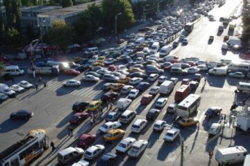 Zgomotul produs de circulația automobilelor crește riscul de accident vascular