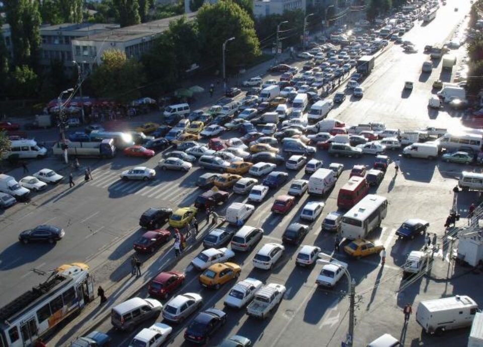 Zgomotul produs de circulația automobilelor crește riscul de accident vascular