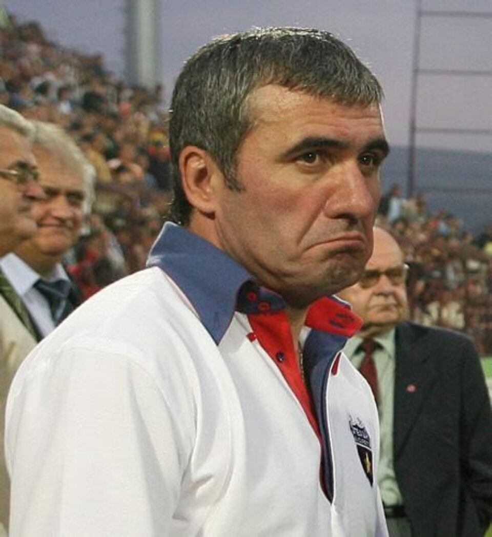 Hagi are parte de tot mai mulți contestatari