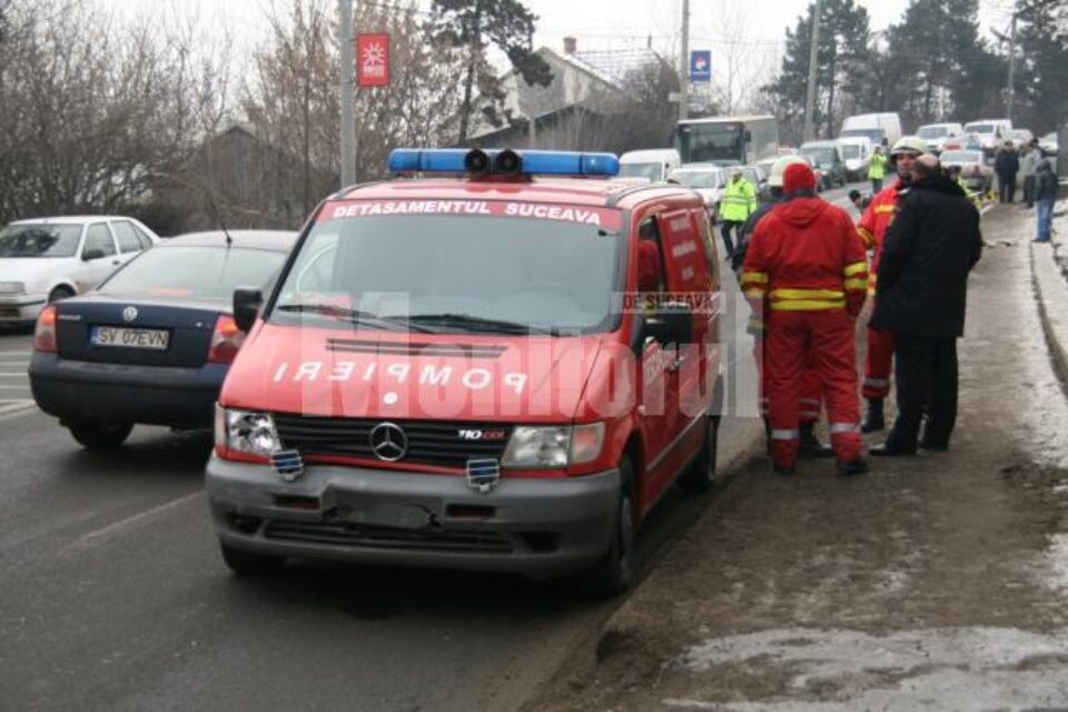 Intervenție cu probleme: Autospeciala de descarcerare de la ISU a izbit o mașină pe Calea Unirii