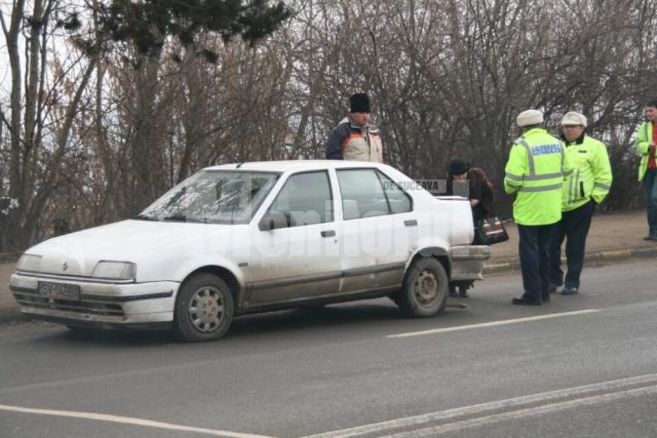 Intervenție cu probleme: Autospeciala de descarcerare de la ISU a izbit o mașină pe Calea Unirii