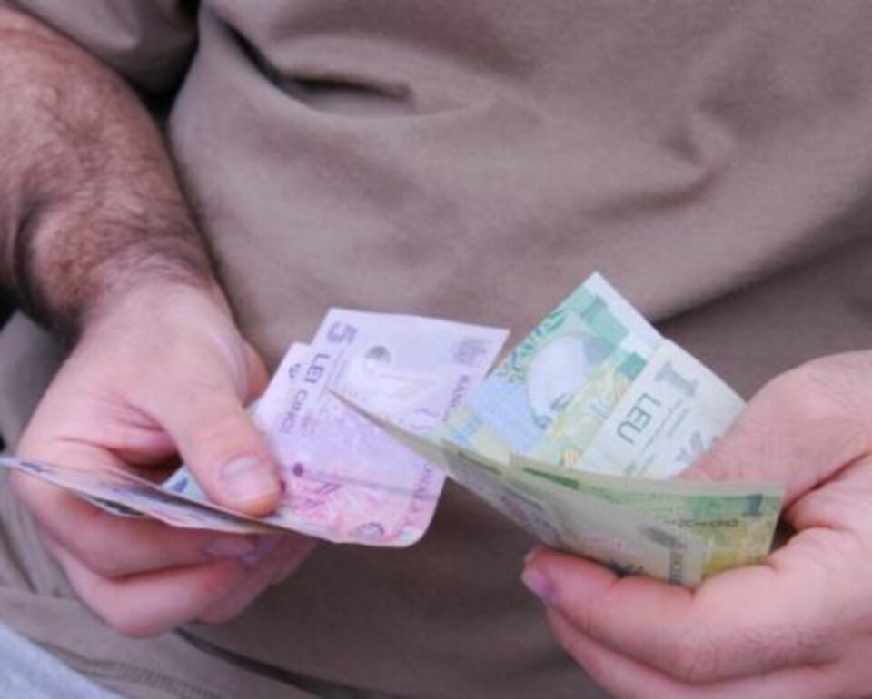 Și sucevenii care au apelat la creditele în lei au avut probleme cu restituirea sumelor. Foto: newschannel.ro
