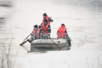 După trei zile de căutări, trupul copilului de 11 ani, găsit pe fundul Siretului