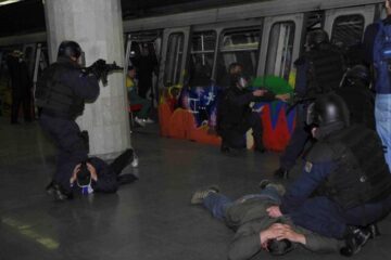 Jandarmeria vrea să cumpere "echipamente de reprimare a revoltelor", estimând prețul de achiziție la 42 de milioane de lei. Foto: Jandarmeria Română