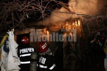 Casa bătrânei a fost distrusă în mare parte de flăcări