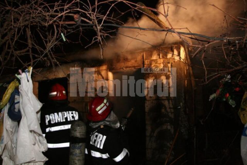Casa bătrânei a fost distrusă în mare parte de flăcări