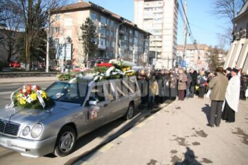 Ceremonie decentă și discretă, la înmormântarea lui Roman Stecyc