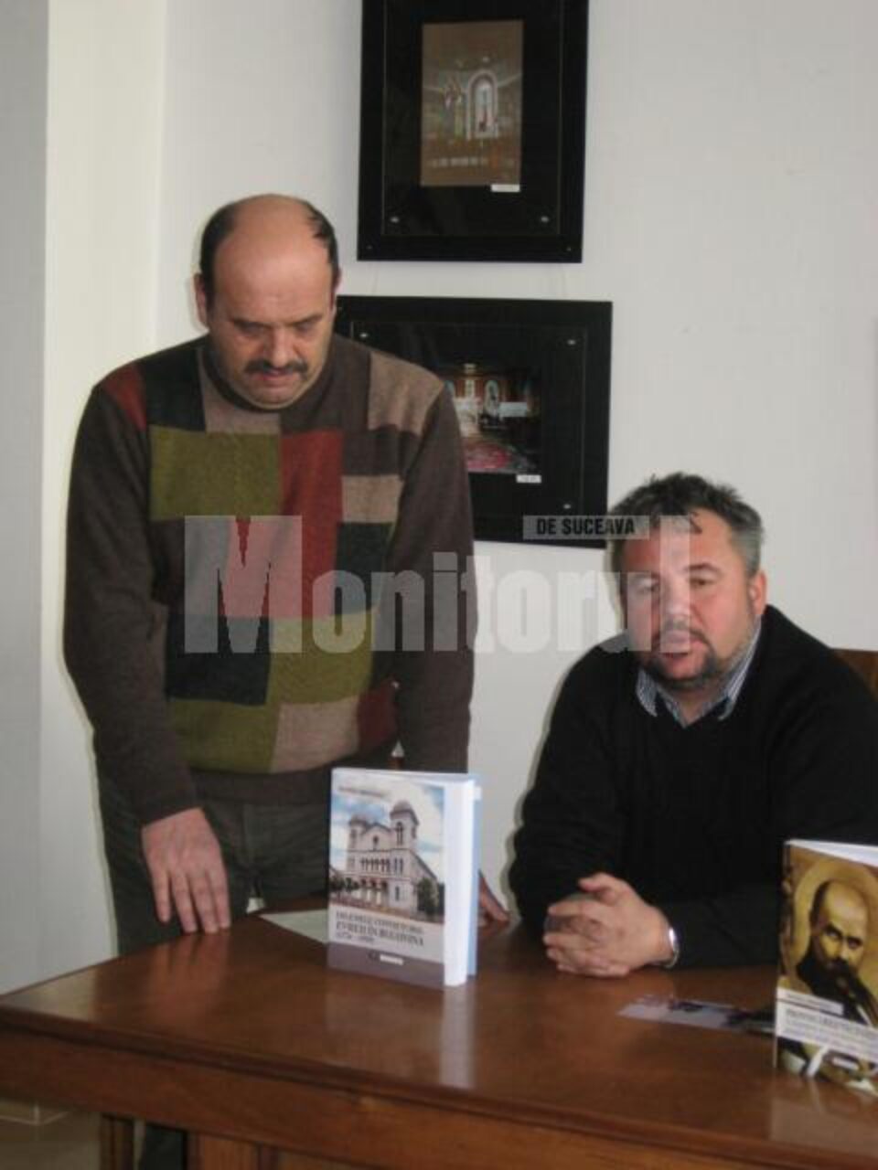 Președintele Comunității Evreilor din Rădăuți, Igo Kofler, și istoricul Daniel Hrenciuc