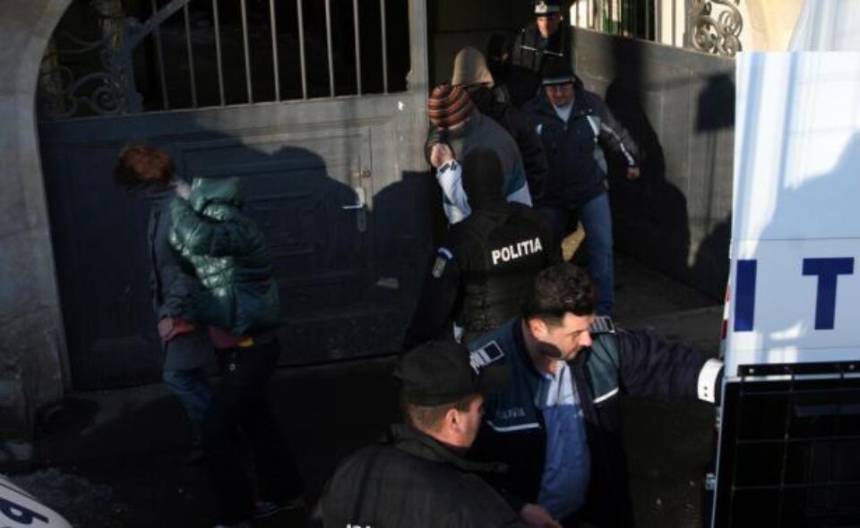 30 de vameși și polițiști de frontieră de la Siret vor afla abia la începutul săptămânii viitoare dacă rămân sau nu după gratii. Foto: MEDIAFAX 30 de vameși și polițiști de frontieră de la Siret vor afla abia la începutul săptămânii viitoare dacă rămân sau nu după gratii. Foto: MEDIAFAX