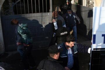 30 de vameși și polițiști de frontieră de la Siret vor afla abia la începutul săptămânii viitoare dacă rămân sau nu după gratii. Foto: MEDIAFAX 30 de vameși și polițiști de frontieră de la Siret vor afla abia la începutul săptămânii viitoare dacă rămân sau nu după gratii. Foto: MEDIAFAX