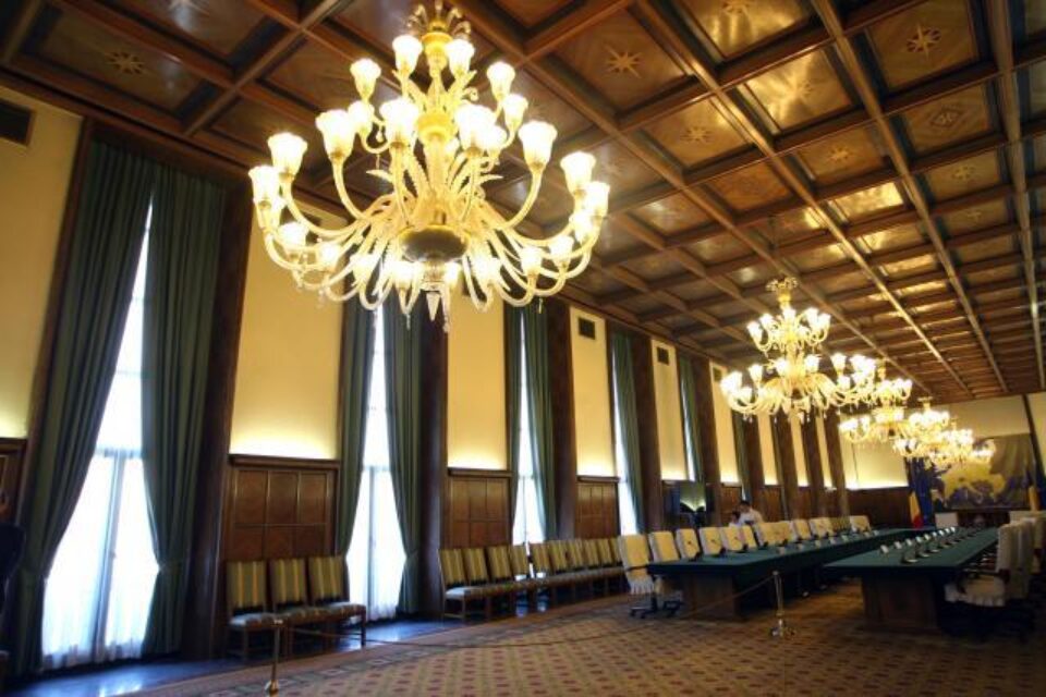 Guvernul taie încă 5.700 paturi în spital și numărul medicamentelor compensate sau gratuite