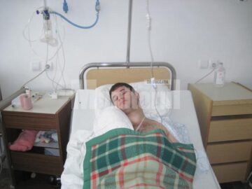 Împușcat, vicoveanul Bodale stă în spital sub pază