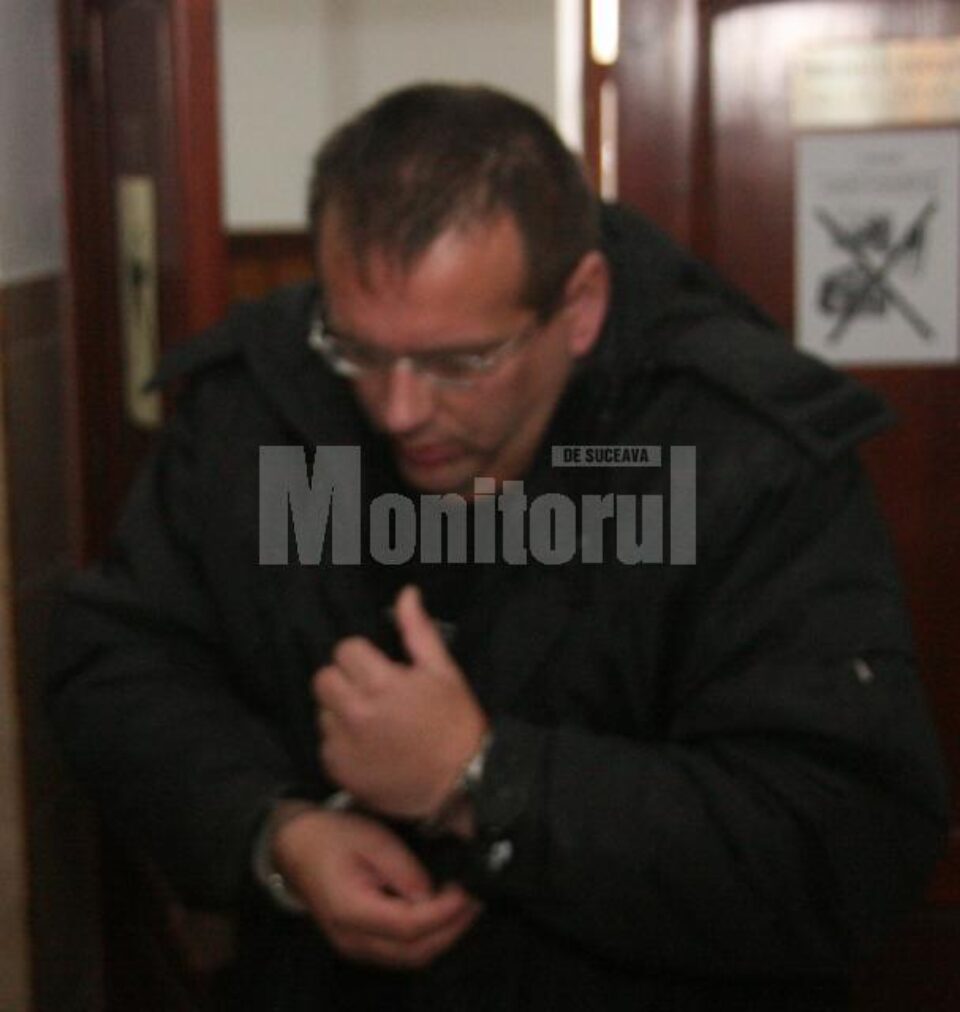 Agentul Dumitru Drelciuc, de la Poliția Gura Humorului, a fost trimis în judecată, fiind acuzat de înșelăciuni cu taxa de poluare auto