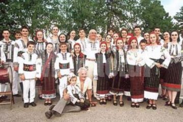 Spectacol aniversar: “Creșteți flori și mugurași”