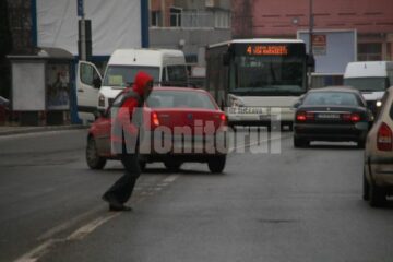 Control în trafic: Pietonii și șoferii care ignoră zebrele, luați ca din oală de polițiștii rutieri