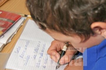 Se întâmplă ca situația școlară a unui copil să se înrăutățească exact după plecarea părinților în străinătate