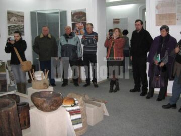 Participanți la deschiderea expoziției