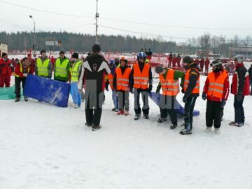 Distracție de iarnă: Peste 6.000 de turiști au participat, în weekend, la Olimpiada Humorului