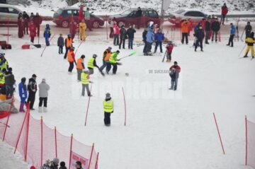 Distracție de iarnă: Peste 6.000 de turiști au participat, în weekend, la Olimpiada Humorului