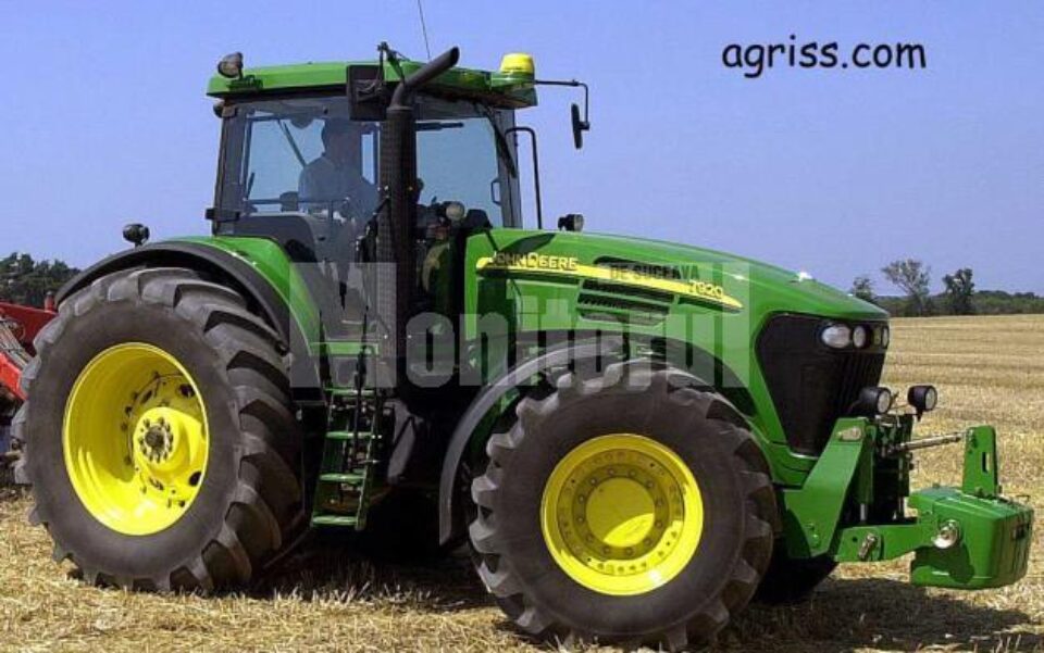 Un astfel de tractor s-a volatilizat peste noapte de la ferma din Bălcăuți