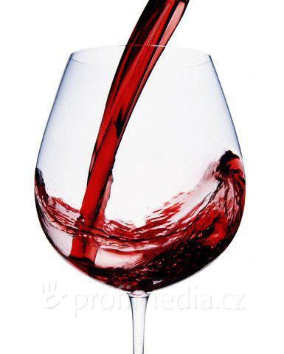 Un pahar de vin băut zilnic ar putea ajuta la întârzierea apariției demenței Foto: CORBIS