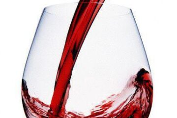 Un pahar de vin băut zilnic ar putea ajuta la întârzierea apariției demenței Foto: CORBIS