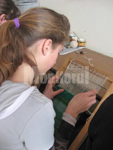 Vin cu drag in atelier pentru a învăța sa lucreze tapiserie