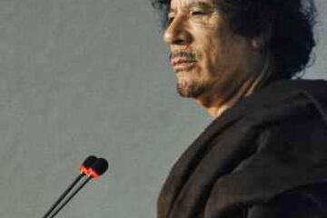 Muammar Kadhafi afirmă că poporul îl "adoră", într-un interviu pentru presa străină