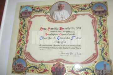 Gest: Flutur a primit „binecuvântarea apostolică” de la Papa Benedict