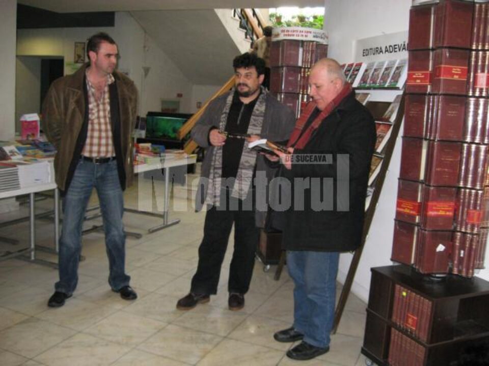 Scriitorul Ion Drăgușanul, la Târgul de carte de la Suceava