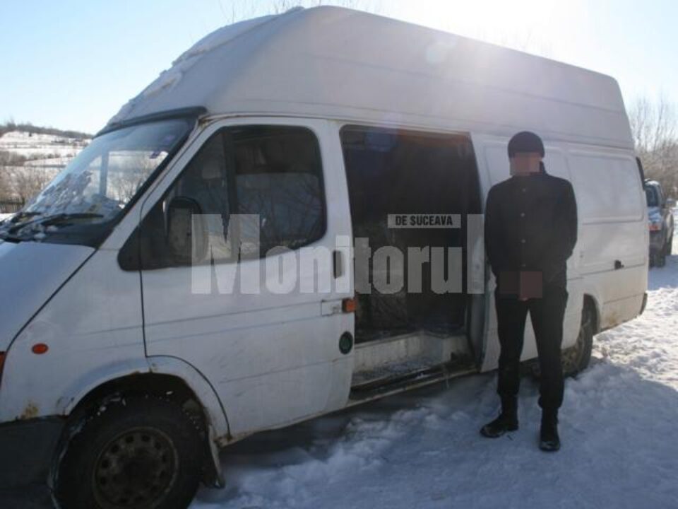Microbuz încărcat cu țigări de contrabandă