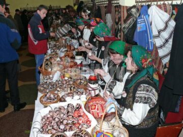 Tradiție: La Ciocănești, a VIII-a ediție a Festivalului Național al Ouălor Încondeiate