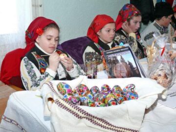 Tradiție: La Ciocănești, a VIII-a ediție a Festivalului Național al Ouălor Încondeiate
