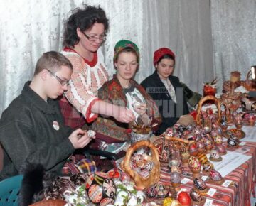 Tradiție: La Ciocănești, a VIII-a ediție a Festivalului Național al Ouălor Încondeiate