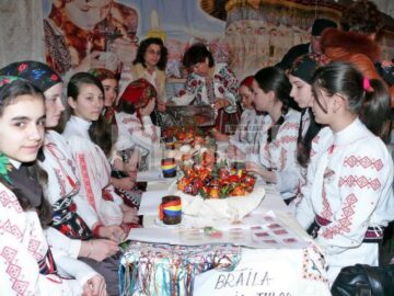 Tradiție: La Ciocănești, a VIII-a ediție a Festivalului Național al Ouălor Încondeiate