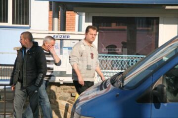 Printre cele 56 de persoane care au rămas după gratii se numără și fostul șef al PTF Siret, comisarul-șef Aurel Anea