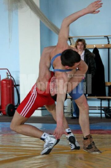 Andrei Apetre (dres roșu) s-a impus fără probleme la categoria 63 de kg