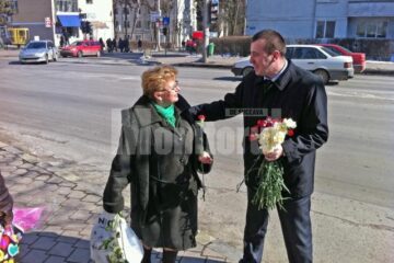 Acțiunea a fost coordonată de liderul Organizației Județene de Tineret a PD-L, Lucian Harșovschi