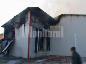 În flăcări: Un abator de 2,2 milioane de euro, făcut scrum de la un scurtcircuit electric