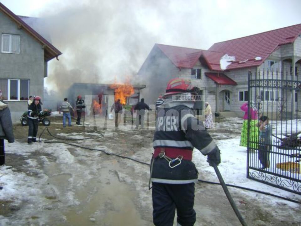 Pompierii se întorceau de la un alt incendiu când au observat flăcările