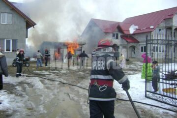 Pompierii se întorceau de la un alt incendiu când au observat flăcările