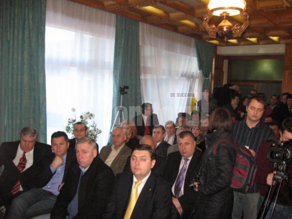 Membrii PNL și PSD abia au încăput în sală pentru a asista la înființarea USL în județul Suceava