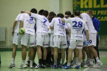 Handbal: Amicalele îi mențin în formă pe „studenți”