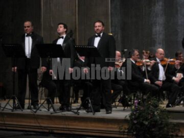 Aplauze la scena deschisă pentru cei trei mari tenori ai operei romanești