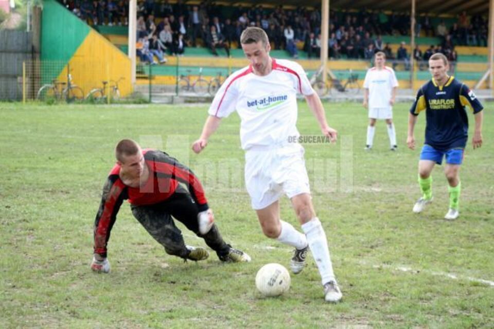 Fostul atacant al Cetății, Vladimir Prisaca, continuă să înscrie goluri în Liga a IV-a Fostul atacant al Cetății, Vladimir Prisaca, continuă să înscrie goluri în Liga a IV-a